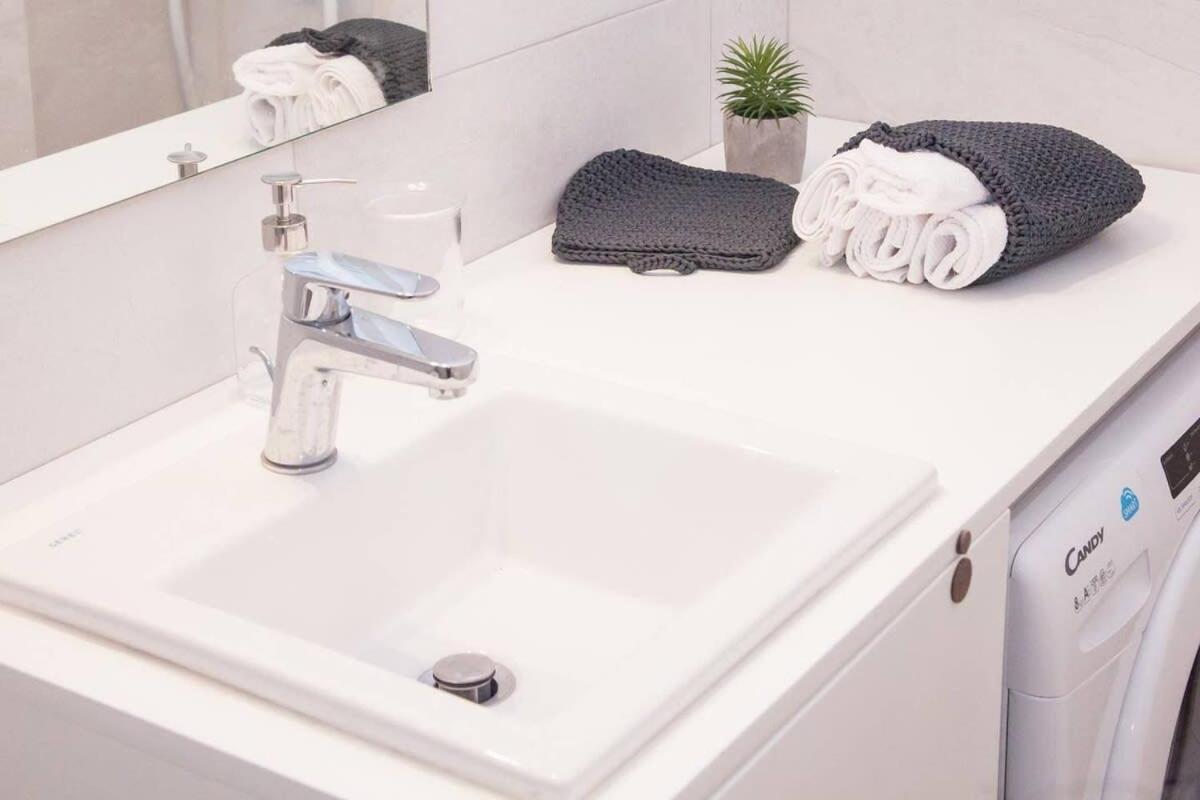 Fully Renovated, Modern Beauty In Central Athens! Exterior foto